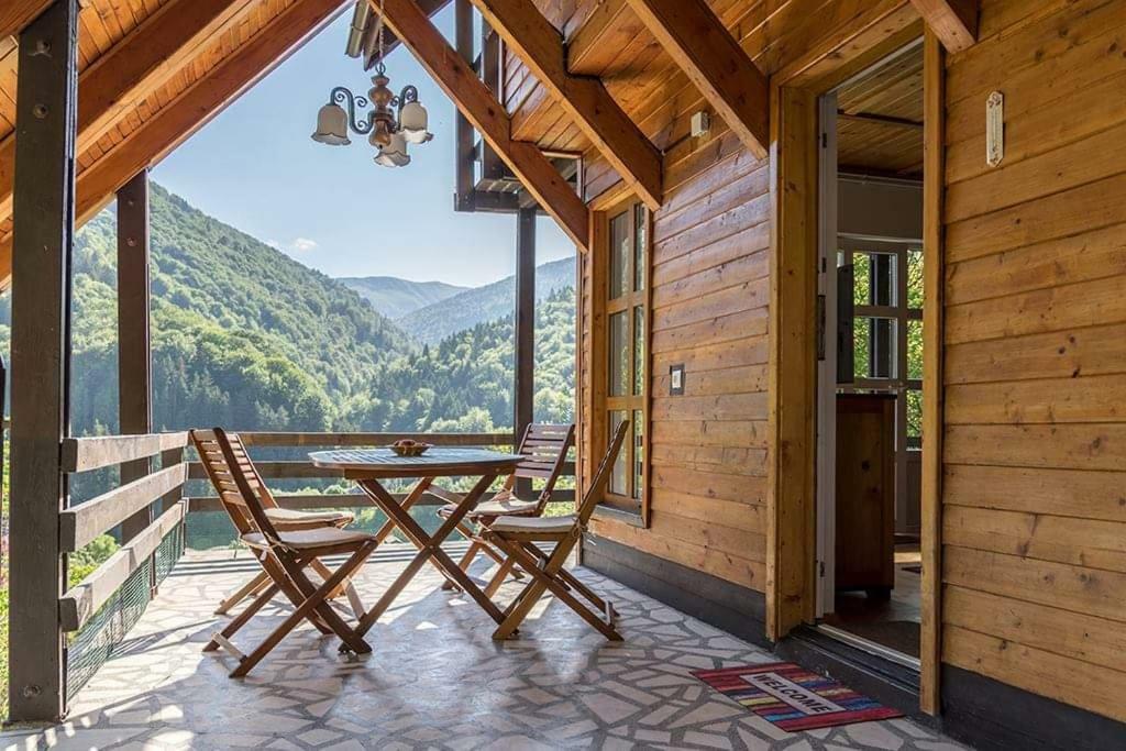 Florile Bucegilor Villa Sinaia Bagian luar foto